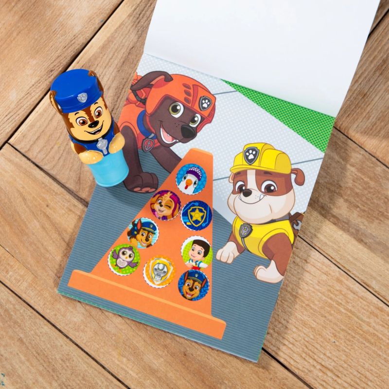 Sticker WOW! Książeczka z naklejkami, Psi Patrol Chase